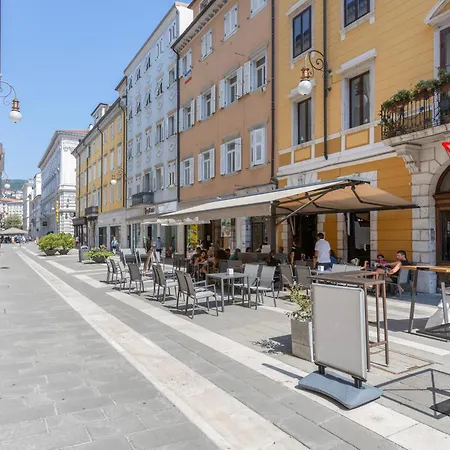 Appartement Casa D'Annunzio A Trieste E L'Arte Di Vivere